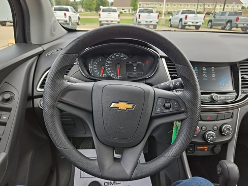 Used 2017 Chevrolet Trax LS FWD image 19