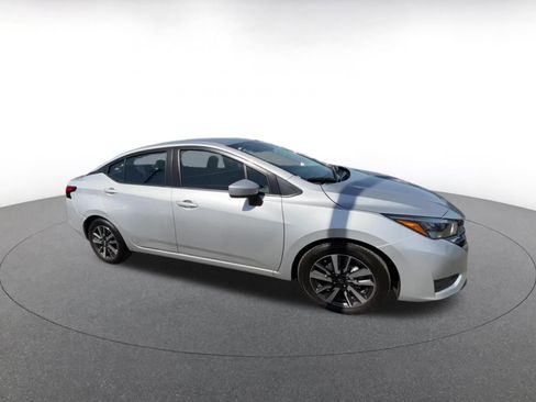 Used 2025 Nissan Versa SV FWD image 2