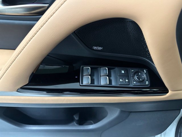 Used 2025 Lexus LX 600 4WD w/ Appearance Package image 10
