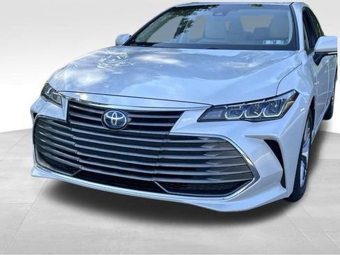 Used 2021 Toyota Avalon XLE w/ Moonroof Package FWD image 9