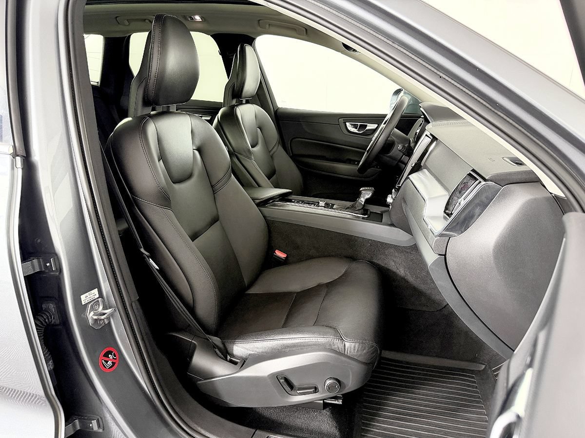 Used 2019 Volvo XC60 T5 Momentum w/ Premium Package AWD/4WD image 50