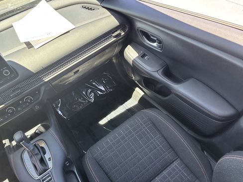 Certified 2025 Honda HR-V Sport image 14