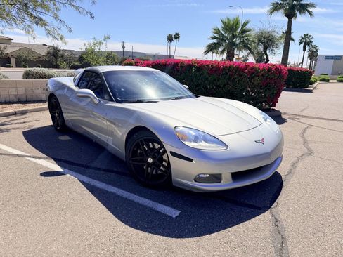 Used 2005 Chevrolet Corvette Coupe w/ Preferred Equipment Group RWD image 1