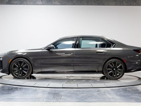 Used 2023 BMW 760i xDrive AWD/4WD image 45