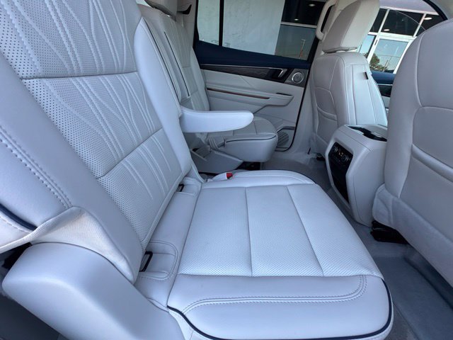 Used 2025 Buick Enclave Avenir w/ Super Cruise Package FWD image 4
