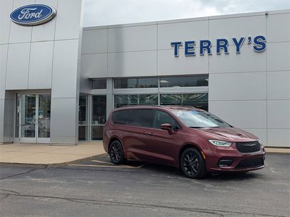 Used 2021 Chrysler Pacifica Touring-L w/ Premium & Safety Sphere Group