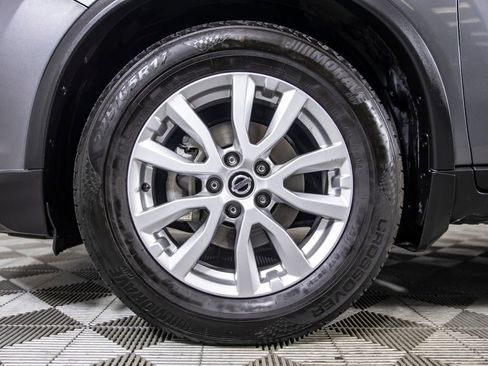 Used 2019 Nissan Rogue SV FWD image 46