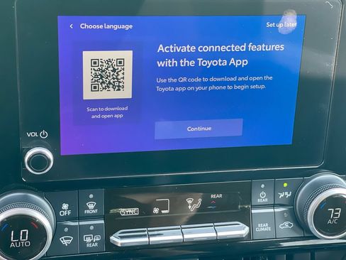 Used 2023 Toyota Highlander XLE FWD image 4