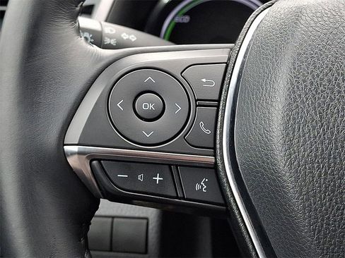 Used 2020 Toyota Camry XLE w/ Sunroof Package image 17