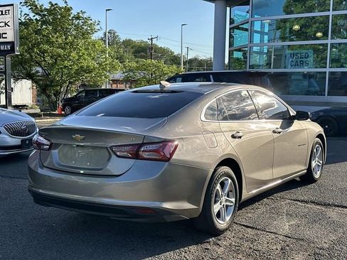 Used 2022 Chevrolet Malibu LT FWD image 2