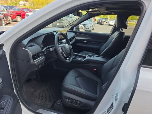 Used 2025 Toyota Grand Highlander AWD Hybrid image 15