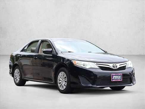 Used 2012 Toyota Camry LE FWD image 3
