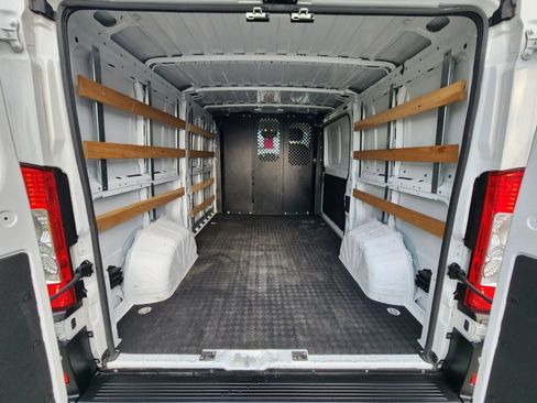 Used 2025 RAM ProMaster 2500 w/ U-Haul Equipment Group FWD image 21