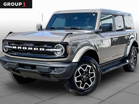 Used 2025 Ford Bronco Outer Banks AWD/4WD image 1