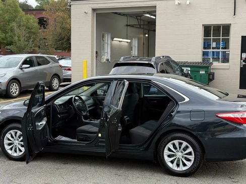 Used 2015 Toyota Camry LE image 9