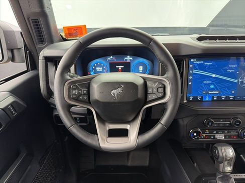 Used 2025 Ford Bronco Badlands image 8
