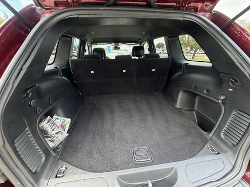 Used 2022 Jeep Grand Cherokee Laredo E image 24