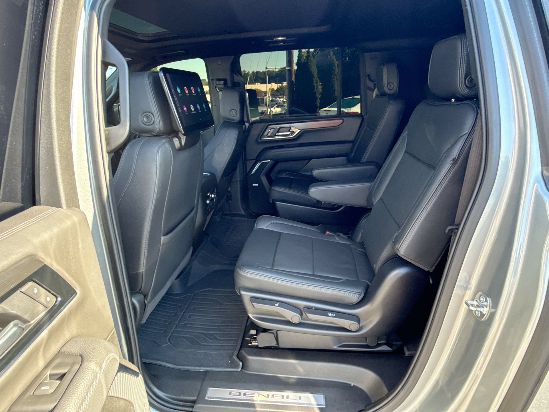 Certified 2025 GMC Yukon XL Denali w/ Denali Reserve Package AWD/4WD image 24