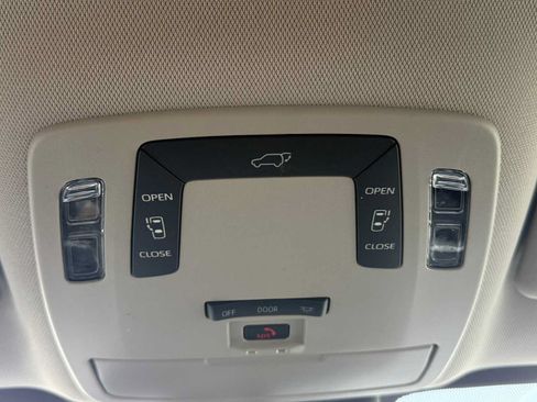 Used 2026 Toyota Sienna LE AWD/4WD image 31