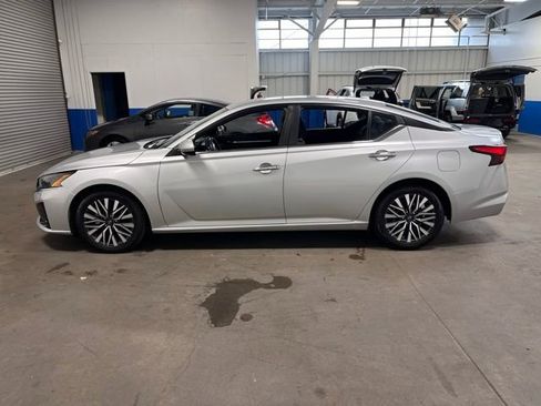 Used 2023 Nissan Altima 2.5 SV image 6