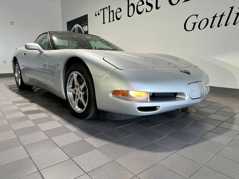 Used 2001 Chevrolet Corvette Convertible w/ Preferred Equipment Group2 RWD image 3