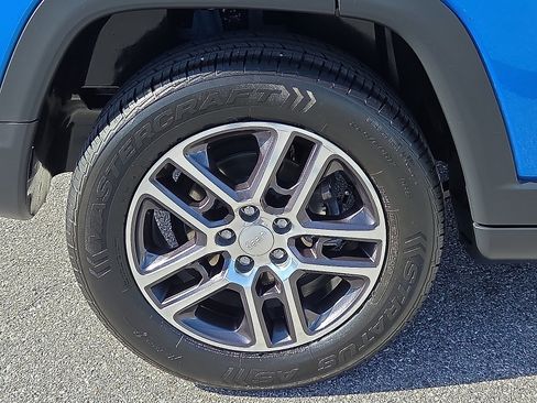 Used 2018 Jeep Compass Latitude w/ Popular Equipment Group image 7