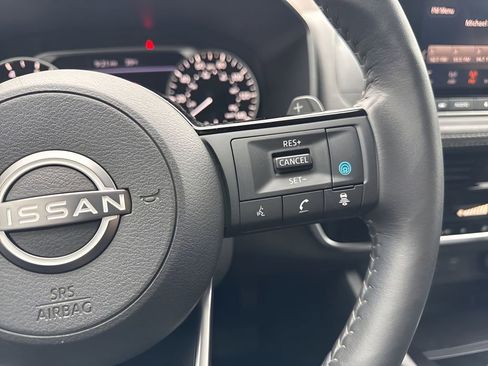 Used 2023 Nissan Rogue SV w/ SV Premium Package image 16