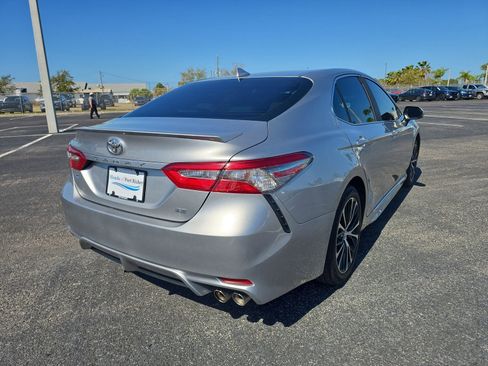 Used 2019 Toyota Camry SE image 4