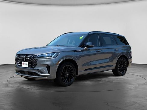 Used 2025 Lincoln Aviator Reserve w/ Jet Appearance Package AWD/4WD image 3