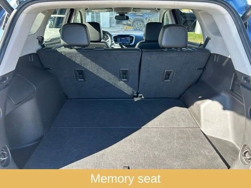 Used 2024 GMC Terrain SLT image 12