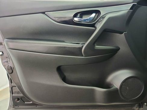 Used 2017 Nissan Rogue Sport SL w/ SL Premium Package FWD image 21
