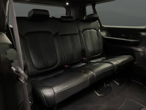 Certified 2024 Jeep Wagoneer L Series III w/ Premium Group I image 34