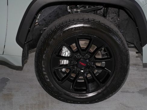 Used 2025 Toyota Tundra SR5 w/ SR5 Convenience Package AWD/4WD image 40