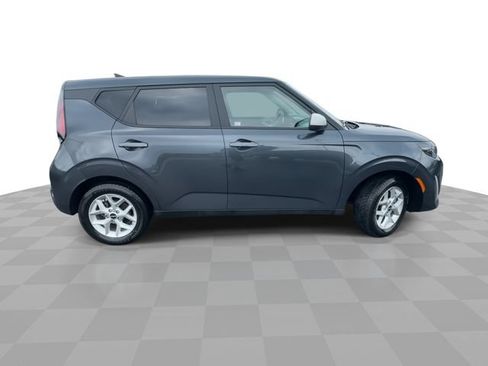 Used 2025 Kia Soul LX w/ LX Technology Package FWD image 9