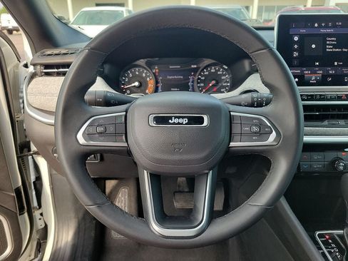 Used 2024 Jeep Compass Latitude AWD/4WD image 19