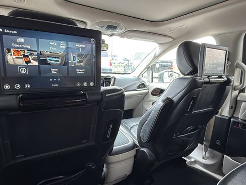 Certified 2021 Chrysler Pacifica Limited w/ Uconnect Theater Family Group image 17