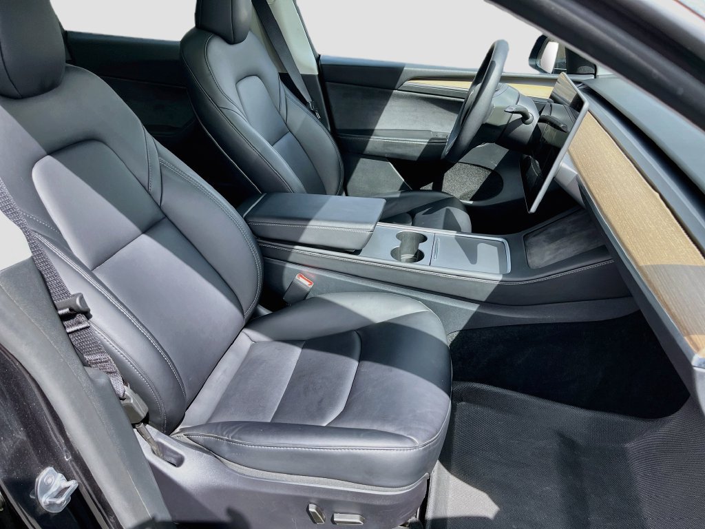 Used 2025 Tesla Model Y Long Range RWD image 28