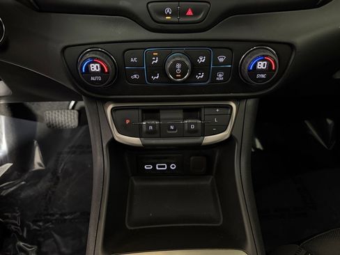 Used 2022 GMC Terrain Denali image 17