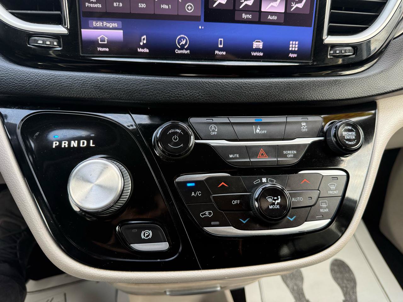 Used 2022 Chrysler Pacifica Touring-L FWD image 20