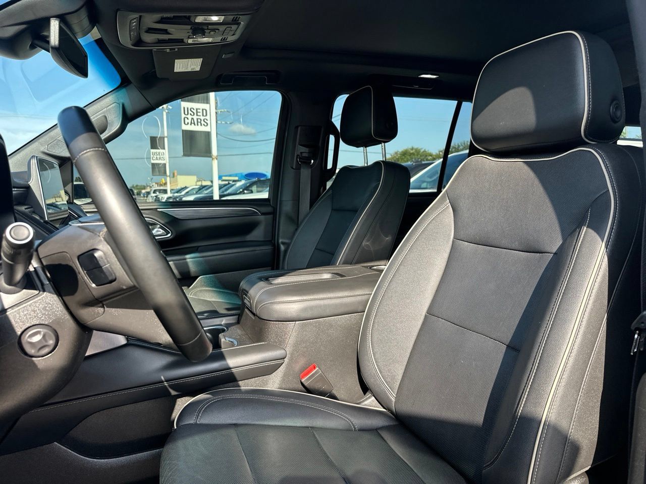Used 2023 GMC Yukon XL SLT w/ SLT Premium Package RWD image 8
