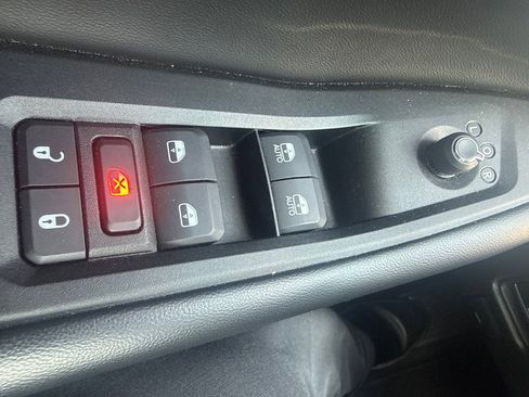 Used 2023 Jeep Grand Cherokee Limited image 24