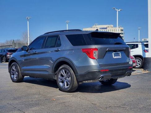 Used 2023 Ford Explorer XLT w/ Equipment Group 202A AWD/4WD image 3