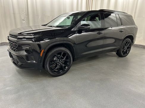 Used 2024 Chevrolet Traverse RS image 2