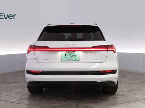 Used 2022 Audi e-tron Premium w/ Convenience Plus Package image 15