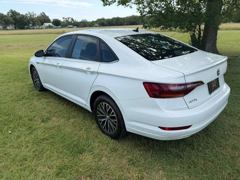 Used 2019 Volkswagen Jetta SEL FWD image 2