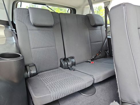 Used 2019 Chevrolet Suburban LS RWD image 13