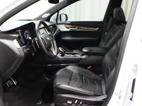Used 2024 Cadillac XT6 Sport w/ Platinum Package AWD/4WD image 3
