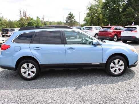 Used 2010 Subaru Outback 2.5i Limited AWD/4WD image 6