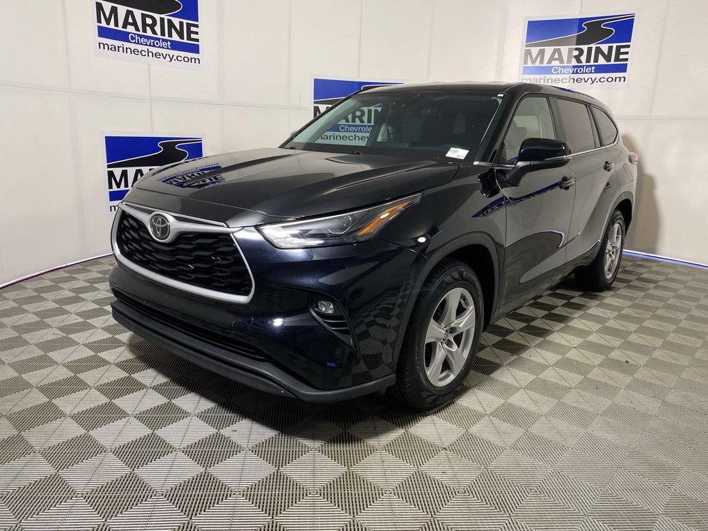 Used 2023 Toyota Highlander LE FWD image 11