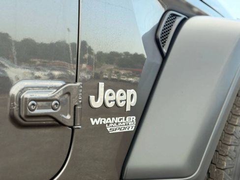 Used 2019 Jeep Wrangler Unlimited Sport S AWD/4WD image 28